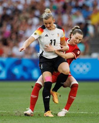 August 3, 2024, Marseille, Bouches-du-Rhone, France: ALEXANDRA POPP (11) of Germany and GABRIELLE CARLE (2) of Canada fight for the ball during a quarter final match of the 2024 Olympic Games, Olympische Spiele, Olympia, OS Football Tournament between German and Canada at the Marseille Stadium, Marseille, France. Germany won 4:2 on penalties. Marseille France - ZUMAl303 20240803_oly_l303_007 Copyright: xSydneyxLowx