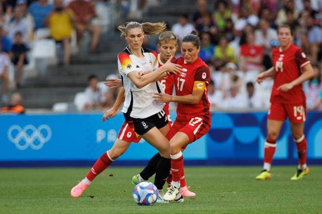 August 3, 2024, Marseille, Bouches-du-Rhone, France: LAURA FREIGANG (10) of Germany and JESSIE FLEMING (17) of Canada fight for the ball during a quarter final match of the 2024 Olympic Games, Olympische Spiele, Olympia, OS Football Tournament between German and Canada at the Marseille Stadium, Marseille, France. Germany won 4:2 on penalties. Marseille France - ZUMAl303 20240803_oly_l303_009 Copyright: xSydneyxLowx