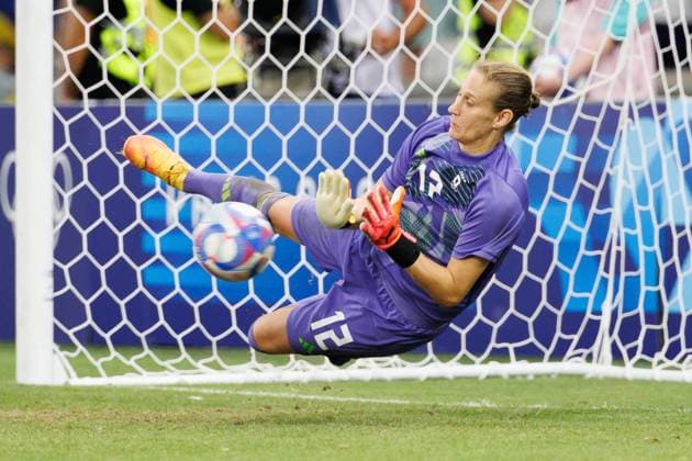 Sport Bilder des Tages August 3, 2024, Marseille, Bouches-du-Rhone, France: ANN-KATRIN BERGER (12) of Germany saves a penalty kick in the shootout during a quarter final match of the 2024 Olympic Games, Olympische Spiele, Olympia, OS Football Tournament between German and Canada at the Marseille Stadium, Marseille, France. Germany won 4:2 on penalties. Marseille France - ZUMAl303 20240803_oly_l303_016 Copyright: xSydneyxLowx