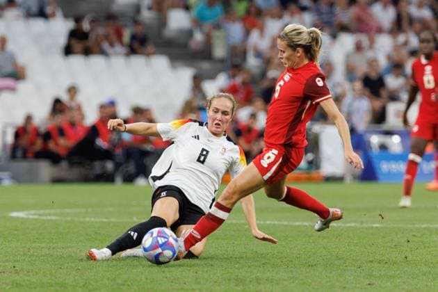 August 3, 2024, Marseille, Bouches-du-Rhone, France: SYDNEY LOHMANN (8) of Germany and CLOE LACASSE (6) of Canada fight for the ball during a quarter final match of the 2024 Olympic Games, Olympische Spiele, Olympia, OS Football Tournament between German and Canada at the Marseille Stadium, Marseille, France. Germany won 4:2 on penalties. Marseille France - ZUMAl303 20240803_oly_l303_018 Copyright: xSydneyxLowx