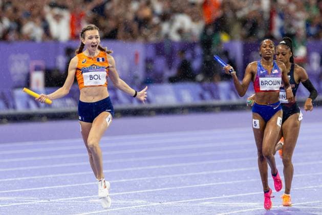 Bilder des Jahres 2024, Sport 08 August Sport Themen der Woche KW31 Sport Bilder des Tages Atlethics - Olympic Games, Olympische Spiele, Olympia, OS Paris 2024: Day 8 Femke Bol of Team Netherlands celebrate winning the 4 x 400m Relay Mixed final on day eight of the Olympic Games Paris 2024 at Stade de France on August 03, 2024 in Paris, France. Paris France  Copyright: xAndrzejxIwanczukx originalFilename:iwanczuk-atlethic240803_npEc3.jpg
