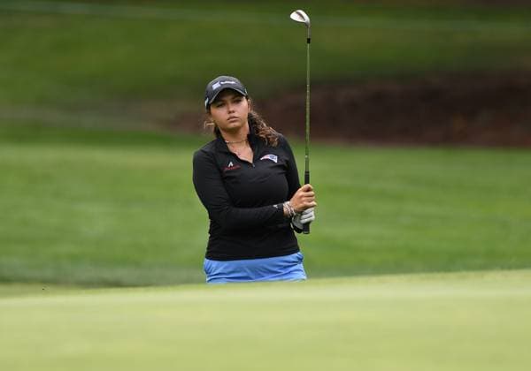PORTLAND, OR - AUGUST 03: Alexa Pano chips up on the 2nd green during the third round of the LPGA, Golf Damen Portland Classic on August 3, 2024 at Columbia Edgewater Country Club in Portland, Oregon. (Photo by Brian Murphy Icon Sportswire) GOLF: AUG 03 LPGA Portland Classic EDITORIAL USE ONLY Icon240803119