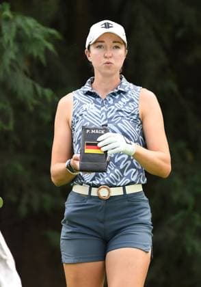 PORTLAND, OR - AUGUST 03: Polly Mack checks her yardage on the 7th hole during the third round of the LPGA, Golf Damen Portland Classic on August 3, 2024 at Columbia Edgewater Country Club in Portland, Oregon. (Photo by Brian Murphy Icon Sportswire) GOLF: AUG 03 LPGA Portland Classic EDITORIAL USE ONLY Icon240803337