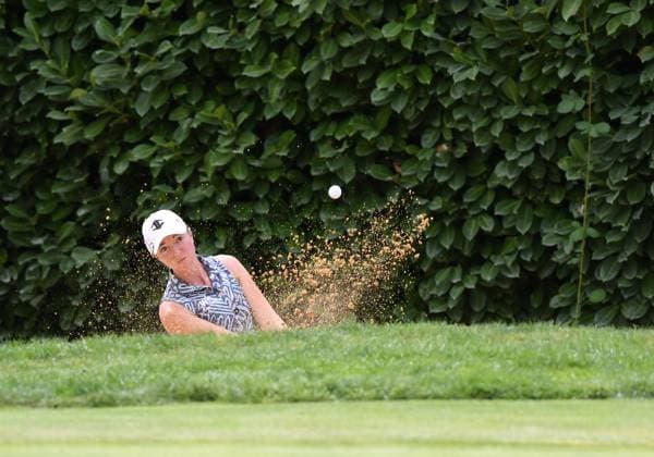 PORTLAND, OR - AUGUST 03: Polly Mack hits out of a bunker on the 7th hole during the third round of the LPGA, Golf Damen Portland Classic on August 3, 2024 at Columbia Edgewater Country Club in Portland, Oregon. (Photo by Brian Murphy Icon Sportswire) GOLF: AUG 03 LPGA Portland Classic EDITORIAL USE ONLY Icon240803380