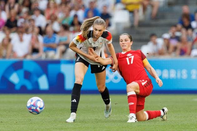 August 3, 2024, Marseille, Bouches-du-Rhone, France: JULE BRAND (16) of Germany and JESSIE FLEMING (17) of Canada fight for the ball during a quarter final match of the 2024 Olympic Games, Olympische Spiele, Olympia, OS Football Tournament between German and Canada at the Marseille Stadium, Marseille, France. Germany won 4:2 on penalties. Marseille France - ZUMAl303 20240803_oly_l303_024 Copyright: xSydneyxLowx
