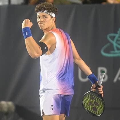 August 3, 2024, Washington, D.C, U.S: BEN SHELTON pumps his fist during his semifinal match against Flavio Cobolli at the Rock Creek Tennis Center. Washington U.S - ZUMAg196 20240803_zap_g196_018 Copyright: xKylexGustafsonx