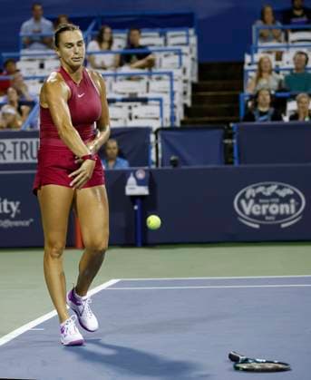 August 3, 2024: Aryna Sabalenka throws a ball at her racket on the ground during the 2024 Mubadala Citi DC Open tennis tournament being played at Rock Creek Park Tennis Center in Washington, D.C. CSM District Of Columbia United States of America - ZUMAc04_ 20240803_zma_c04_368 Copyright: xJustinxCooperx