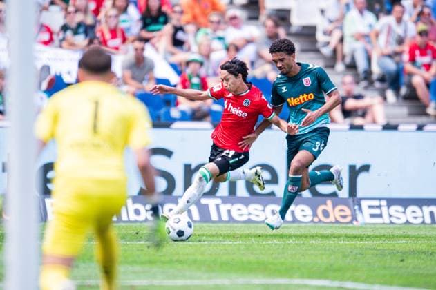 03 08 2024 Soccer, 2024 2025, 2 Bundesliga, 1 Matchday, Hannover 96 SSV Jahn Regensburg M R Sei Muroya Hannover , Bryan Hein Regensburg DFL REGULATIONS PROHIBIT ANY USE OF PHOTOGRAPHS AS IMAGE SEQUENCES AND OR QUASI VIDEO