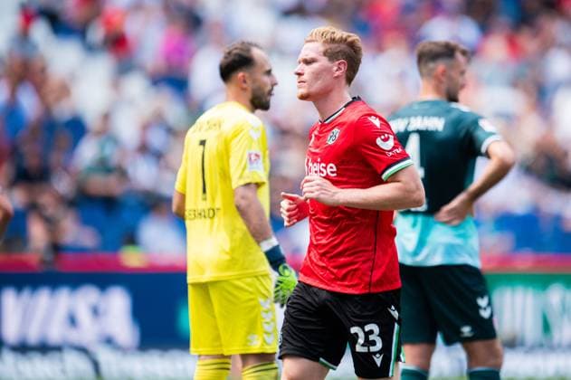 03 08 2024 Soccer, 2024 2025, 2 Bundesliga, 1 Matchday, Hannover 96 SSV Jahn Regensburg Marcel Halstenberg Hannover DFL REGULATIONS PROHIBIT ANY USE OF PHOTOGRAPHS AS IMAGE SEQUENCES AND OR QUASI VIDEO