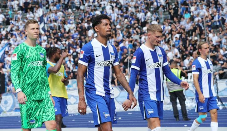 Goalkeeper Tjark Ernst, Jeremy Dudziak, Michael Cuisance, Jeremy Dudziak, Hertha team disappointed after the end of the match Disappointment Sport Soccer Football DFL 2 Bundesliga Men 1 Matchday Season 2024 2025 03 08 2024 Hertha BSC Berlin vs SC Paderborn SCP DFL regulations prohibit any use of photographs as image sequences and or quasi video