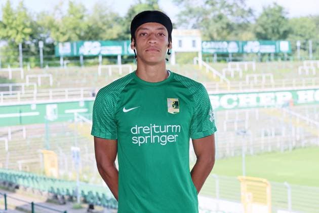 Chemie Leipzig team presentation Regionalliga NO Elias Ndukwe Oke BSG Chemie Leipzig Regionalliga NordOst, portrait date 2024 2025 , 02 08 2024, Alfred Kunze Sportpark, Leipzig , Picture Point
