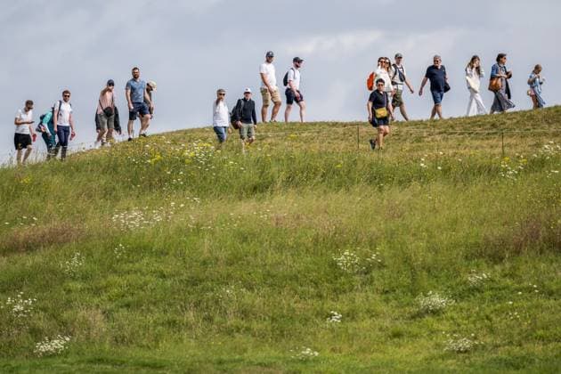 240804 Supporters during the final round of the men s individual stroke play golf during day 9 of the Paris 2024 Olympic Games on August 4, 2024 in Paris Photo Petter Arvidson BILDBYRAN kod PA PA0861 golf olympic games olympics os ol olympiska spel olympiske leker paris 2024 paris os paris ol bbeng sweden sverige supporters supporters  Copyright: PETTERxARVIDSON BB240804PA042
