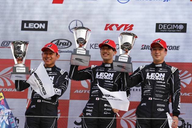 Sport Themen der Woche KW31 65 GAMOU Naoya (jpn), SHINOHARA Takuro (jpn), KUROSAWA Haruki (jpn), K2 R&D LEON Racing, Mercedes-AMG GT3 Evo, podium during the Fuji GT 350 km Race, 4th round of the 2024 Super GT Series, from August 3 to 4, 2024 on the Fuji Speedway, in Oyama-cho, Japan - AUTO - SUPER GT 2024 - FUJI GT 350 KM RACE DPPI Panoramic  07224023__K3A9933