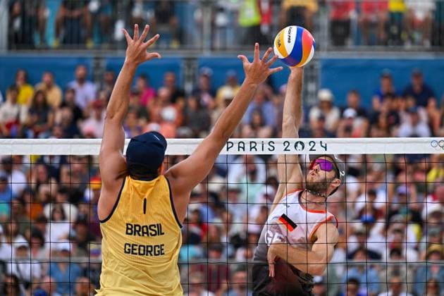 Olympic Games Beach Volleyball Paris 04 08 2024 Round of 16, Men, GER BRA, Clemens Wickler 2, GER , against 1 George Souto Major Wanderley, Copyright: xBEAUTIFULxSPORTS TomxBlochx