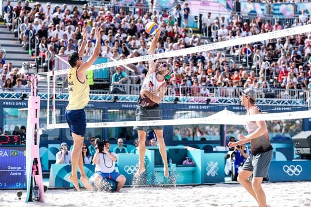 FRA, Paris, Olympic Games Paris 2024, 03 08 2024, Beach Volleyball Mens Round of 16, Eiffel Tower Centre Court Nils Ehlers Germany, 1 and Clemens Wickler Germany, 2 against George Souto Maior Wanderley Brazil, 1 and Andre Loyola Stein Brazil, 2 Andre Loyola Stein Brazil, 2 blocks Clemens Wickler Germany, 2 Copyright: HMBxMedia SteffiexWunderl