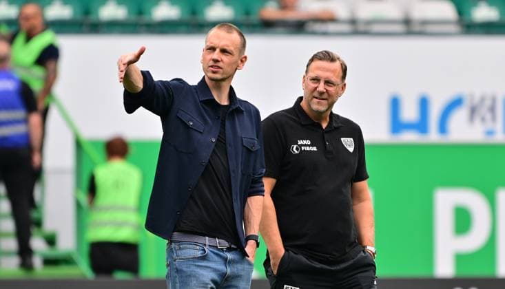 04 08 2024 Soccer Season 2024 2025 2 Soccer Bundesliga 01 Matchday SpVgg Greuther Fürth Kleeblatt SC Preußen Münster Sportfoto Zink MeZi xmexzix DFL regulations prohibit any use of photographs as image sequences and or quasi video only for editorial use Ole Kittner Sportchef Preußen Münster Sascha Hildmann Trainer Preußen Münster, right before the start of the match