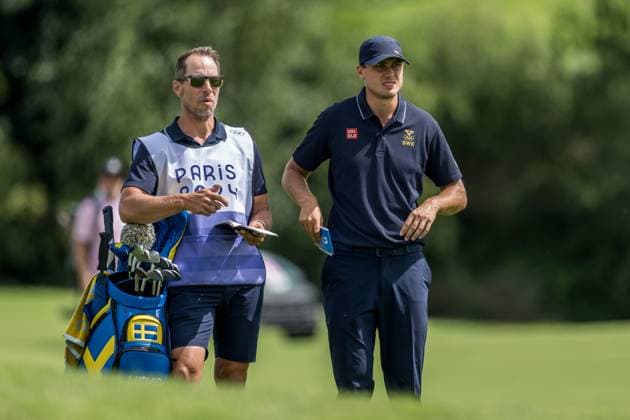 240804 Caddy Joe Skovron and Ludvig Aberg of Sweden during the final round of the men s individual stroke play golf during day 9 of the Paris 2024 Olympic Games on August 4, 2024 in Paris Photo Petter Arvidson BILDBYRAN kod PA PA0861 golf olympic games olympics os ol olympiska spel olympiske leker paris 2024 paris os paris ol bbeng sweden sverige  Copyright: PETTERxARVIDSON BB240804PA076
