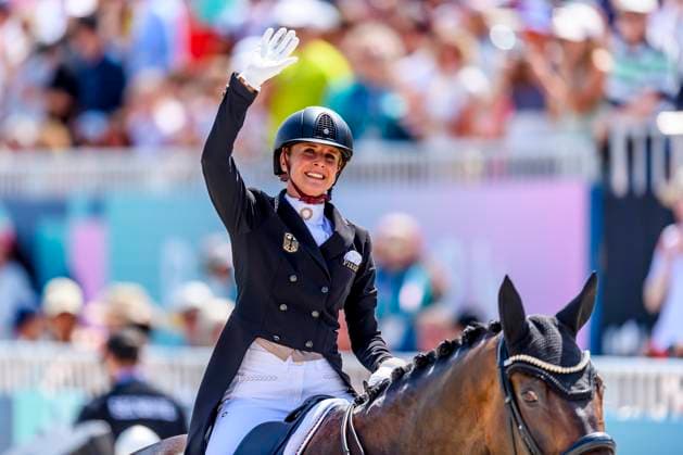 Sport Themen der Woche KW31 Sport Bilder des Tages FRA, Olympische Sommerspiele Paris 2024, Reiten, Dressur Einzel Grand Prix Kür 04.08.2024, Ch??teau de Versailles, Paris, FRA, Olympische Sommerspiele Paris 2024, Reiten, Dressur Einzel Grand Prix Kür im Bild von BREDOW-WERNDL Jessica (GER) auf TSF Dalerba *** FRA, Olympic Summer Games Paris 2024, Riding, Dressage Individual Grand Prix Freestyle 04 08 2024, Ch teau de Versailles, Paris, FRA, Olympic Summer Games Paris 2024, Riding, Dressage Individual Grand Prix Freestyle in the picture of BREDOW WERNDL Jessica GER on TSF Dalerba nordphotoxGmbHx xStraubmeier nph00004