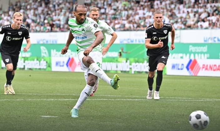 04 08 2024 Soccer Season 2024 2025 2 Soccer Bundesliga 01 Matchday SpVgg Greuther Fürth Kleeblatt SC Preußen Münster Sportfoto Zink xwoxzix DFL regulations prohibit any use of photographs as image sequences and or quasi video only for editorial use Julian Green 37, SpVgg Greuther Fürth scores Goal Goal shot to 1 0 by penalty kick Penalty kick