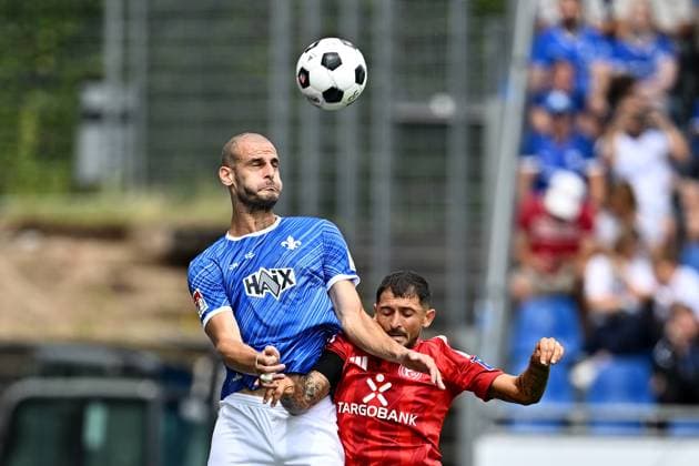04 08 2024, xfux, Fussball 2 Bundesliga, SV Darmstadt 98 Fortuna Düsseldorf emspor, v l Aleksandar Vukotic SV Darmstadt 98 , Matthias Zimmermann Fortuna Duesseldorf Düsseldorf Kopfball, Kopfballduell DFL DFB REGULATIONS PROHIBIT ANY USE OF PHOTOGRAPHS as IMAGE SEQUENCES and or QUASI VIDEO Licensing of the photographic work to SV Darmstadt 1898 e V and subsidiaries is not permitted No release of or sale to SV Darmstadt 1898 e V Darmstadt
