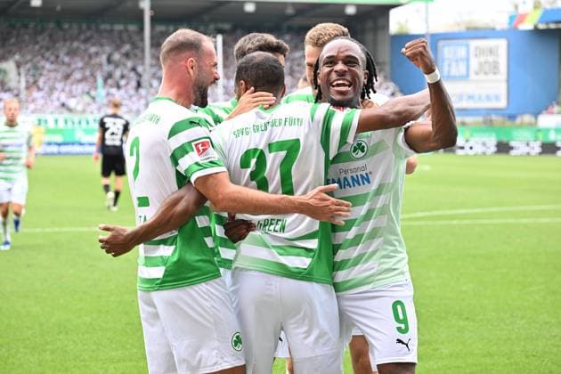 04 08 2024 Soccer Season 2024 2025 2 Soccer Bundesliga 01 Matchday SpVgg Greuther Fürth Kleeblatt SC Preußen Münster Sportfoto Zink xwoxzix DFL regulations prohibit any use of photographs as image sequences and or quasi video only for editorial use Torjubel Jubel nach Treffer Torschuß zum 1 0 durch Julian Green 37, SpVgg Greuther Fürth Simon Asta 2, SpVgg Greuther Fürth Julian Green 37, SpVgg Greuther Fürth Noel Futkeu 9, SpVgg Greuther Fürth