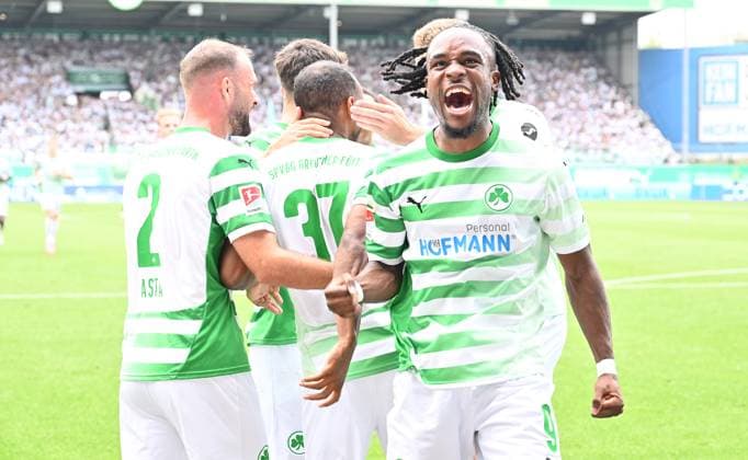 04 08 2024 Soccer Season 2024 2025 2 Soccer Bundesliga 01 Matchday SpVgg Greuther Fürth Kleeblatt SC Preußen Münster Sportfoto Zink xwoxzix DFL regulations prohibit any use of photographs as image sequences and or quasi video only for editorial use Torjubel Jubel Freude nach Treffer Tor Torschuß zum 1 0 durch Julian Green 37, SpVgg Greuther Fürth Noel Futkeu 9, SpVgg Greuther Fürth