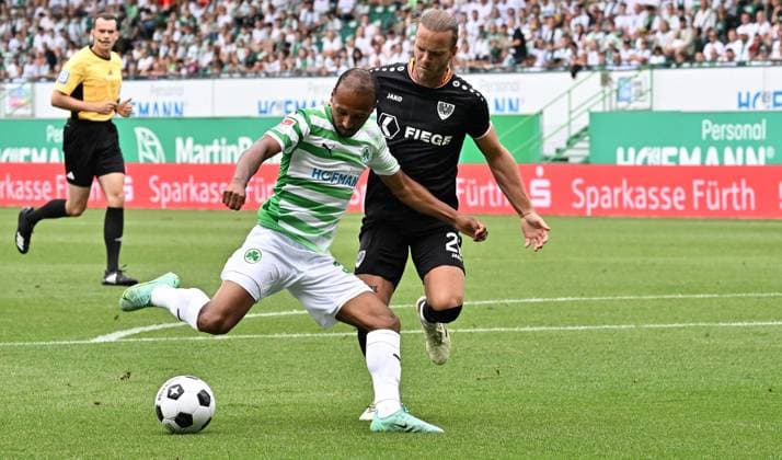 04 08 2024 Soccer Season 2024 2025 2 Soccer Bundesliga 01 Matchday SpVgg Greuther Fürth Kleeblatt SC Preußen Münster Sportfoto Zink xwoxzix DFL regulations prohibit any use of photographs as image sequences and or quasi video only for editorial use Julian Green 37, SpVgg Greuther Fürth Jorrit Hendrix 20, Preußen Münster