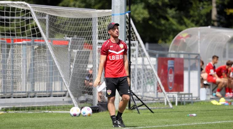 03 08 23 U19 1 FC Heidenheim U19 VfB Stuttgart Germany, Heidenheim, 03 08 2024, Football, U19 DFB Youth League, 1 FC Heidenheim U19 VfB Stuttgart 1 4 Nico Willig Coach VfB Stuttgart