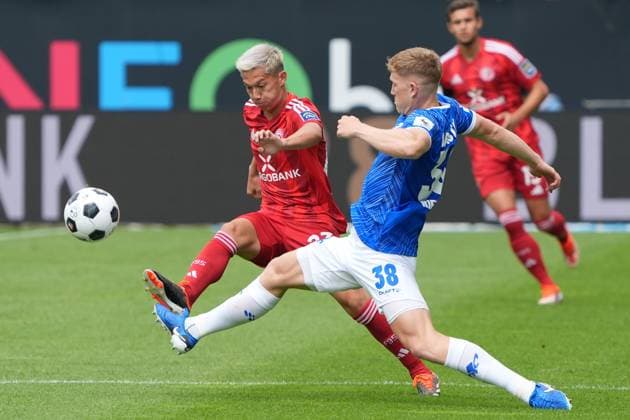 duel Clemens Riedel SV Darmstadt 98, 38 vs Shinta Appelkamp Fortuna Düsseldorf, 23 04 08 2024 2 Bundesliga, season 24 25 SV Darmstadt 98 vs Fortuna Düsseldorf, Stadion am Boellenfalltor, emonline, emspor,