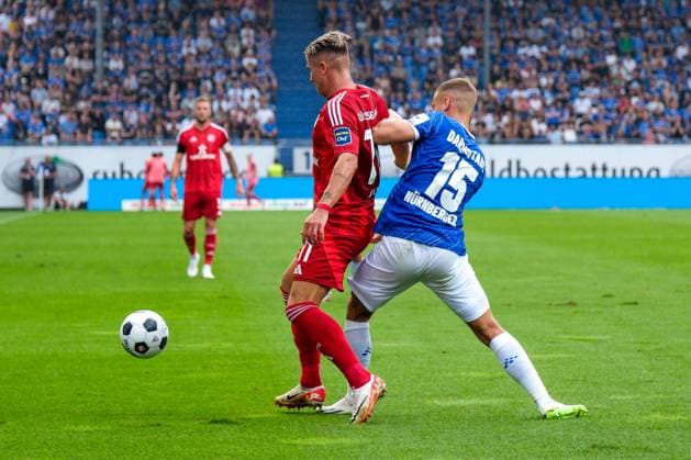 Felix Klaus Fortuna Duesseldorf , 11 in duel with Fabian Nuernberger SV Darmstadt 98, 15 , GER, SV Darmstadt 98 vs Fortuna Duesseldorf, Soccer, 2 Bundesliga, 1 Matchday, Season 2024 2025, 04 08 2024 DFL REGULATIONS PROHIBIT ANY USE OF PHOTOGRAPHS as IMAGE SEQUENCES and or QUASI VIDEO GER, SV Darmstadt 98 vs Fortuna Duesseldorf, Soccer, 2 Bundesliga, 1 Matchday, Season 2024 2025, 04 08 2024 Darmstadt Copyright: xEibner-Pressefoto FlorianxWieganx EP_FWD