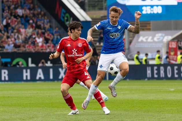 2 Soccer Bundesliga SV Darmstadt 98 Fortuna Düsseldorf, 04 08 2024 Ao Tanaka Fortuna Düsseldorf 4 gets the ball after Luca Marseiler SV Darmstadt 98 8 jumps past it, SV Darmstadt 98 Fortuna Düsseldorf, Darmstadt, Merck Stadion am Böllenfalltor, 4 8 2024 Copyright: xBEAUTIFULxSPORTS Gawlikx