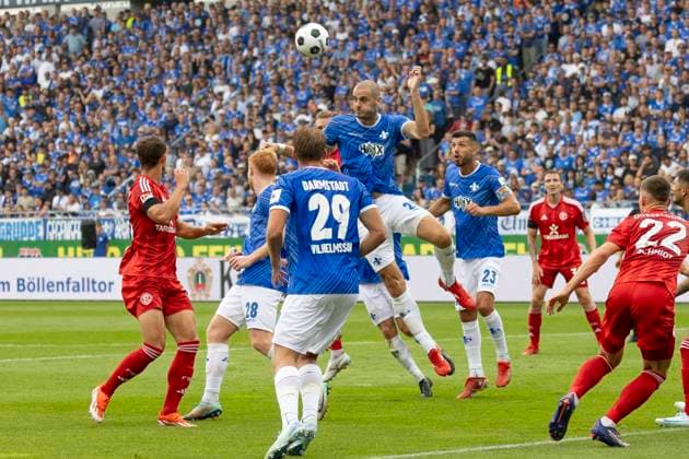 2 Bundesliga SV Darmstadt 98 Fortuna Düsseldorf, 04 08 2024 Aleksandar Vukotic SV Darmstadt 98 20 heads the ball after a corner, SV Darmstadt 98 Fortuna Düsseldorf, Darmstadt, Merck Stadion am Böllenfalltor, 4 8 2024 Copyright: xBEAUTIFULxSPORTS Gawlikx