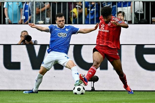 04 08 2024, xfux, Fussball 2 Bundesliga, SV Darmstadt 98 Fortuna Düsseldorf emspor, v l Sergio Lopez Lopez SV Darmstadt 98 , Emmanuel Iyoha Fortuna Duesseldorf Düsseldorf DFL DFB REGULATIONS PROHIBIT ANY USE OF PHOTOGRAPHS as IMAGE SEQUENCES and or QUASI VIDEO Licensing of the photographic work to SV Darmstadt 1898 e V and subsidiaries is not permitted No release of or sale to SV Darmstadt 1898 e V Darmstadt