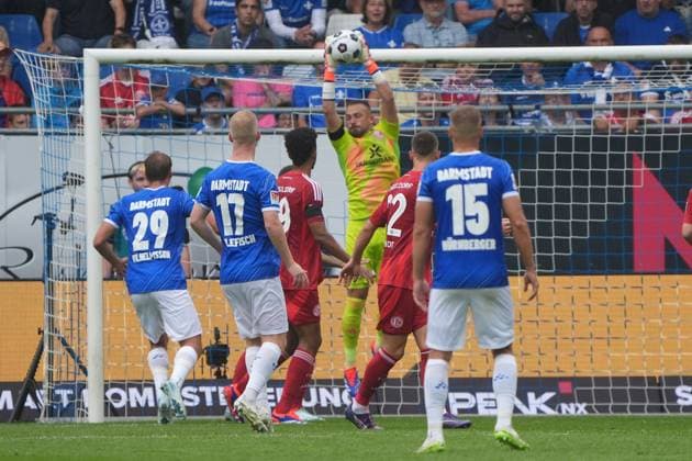 Goalkeeper Florian Kastenmeier Fortuna Düsseldorf, 33 holds 04 08 2024 2 Bundesliga, season 24 25 SV Darmstadt 98 vs Fortuna Düsseldorf, Stadion am Boellenfalltor, emonline, emspor,