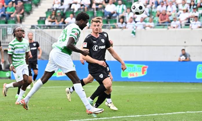 04 08 2024 Soccer Season 2024 2025 2 Soccer Bundesliga 01 Matchday SpVgg Greuther Fürth Kleeblatt SC Preußen Münster Sportfoto Zink xwoxzix DFL regulations prohibit any use of photographs as image sequences and or quasi video only for editorial use Gideon Jung 23, SpVgg Greuther Fürth erzielt Treffer Tor Torschuß zum 3 1