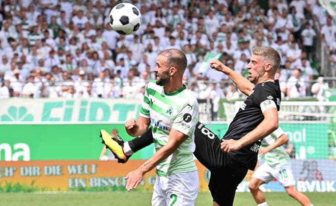 04 08 2024 Soccer Season 2024 2025 2 Soccer Bundesliga 01 Matchday SpVgg Greuther Fürth Kleeblatt SC Preußen Münster Sportfoto Zink xwoxzix DFL regulations prohibit any use of photographs as image sequences and or quasi video only for editorial use Simon Asta 2, SpVgg Greuther Fürth Marc Lorenz 18, Preußen Münster