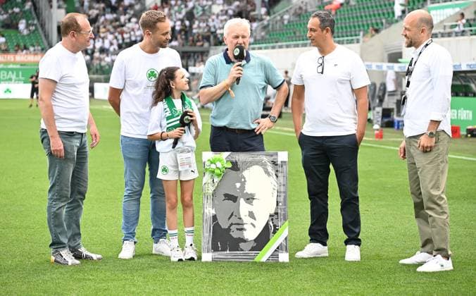 04 08 2024 Soccer Season 2024 2025 2 Soccer Bundesliga 01 Matchday SpVgg Greuther Fürth Kleeblatt SC Preußen Münster Sportfoto Zink xwoxzix DFL regulations prohibit any use of photographs as image sequences and or quasi video only for editorial use Volker Heißmann Heissmann President SpVgg Greuther Fürth eV , Member of the Supervisory Board SpVgg Greuther Fürth Julian Pecher Stadium announcer Benno Möhlmann Former coach SpVgg Rachid Azzouzi Sports Director Managing Director Sport SpVgg Greuther Fürth Holger Schwiewagner Managing Director Vice President SpVgg Greuther Fürth