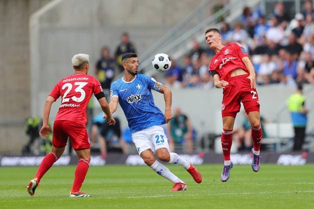 04 08 2024, xtvx, Fußball 2 Bundesliga, SV Darmstadt 98 Fortuna Düsseldorf emspor, v l Zweikampf, Duell, duel, tackle, compete Shinta Appelkamp Fortuna Duesseldorf Klaus Gjasula SV Darmstadt 98 DFL DFB REGULATIONS PROHIBIT ANY USE OF PHOTOGRAPHS as IMAGE SEQUENCES and or QUASI VIDEO Darmstadt