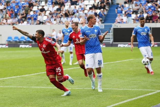 04 08 2024, xtvx, Fußball 2 Bundesliga, SV Darmstadt 98 Fortuna Düsseldorf emspor, v l Zweikampf, Duell, duel, tackle, compete 0 1 Aleksandar Vukotic SV Darmstadt 98 Eigentor Torjubel, Goal celebration, celebrate the goal, celebrates scoring Matthias Zimmermann Fortuna Duesseldorf DFL DFB REGULATIONS PROHIBIT ANY USE OF PHOTOGRAPHS as IMAGE SEQUENCES and or QUASI VIDEO Darmstadt