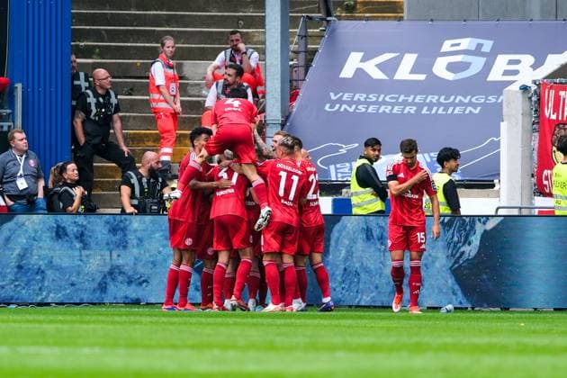 Shinta Appelkamp Fortuna Duesseldorf , 23 and team celebrate the goal to 0 1, GER, SV Darmstadt 98 vs Fortuna Duesseldorf, Football, 2 Bundesliga, Matchday 1, Season 2024 2025, 04 08 2024 DFL REGULATIONS PROHIBIT ANY USE OF PHOTOGRAPHS as IMAGE SEQUENCES and or QUASI VIDEO GER, SV Darmstadt 98 vs Fortuna Duesseldorf, Football, 2 Bundesliga, Matchday 1, Season 2024 2025, 04 08 2024 Darmstadt Copyright: xEibner-Pressefoto FlorianxWieganx EP_FWD