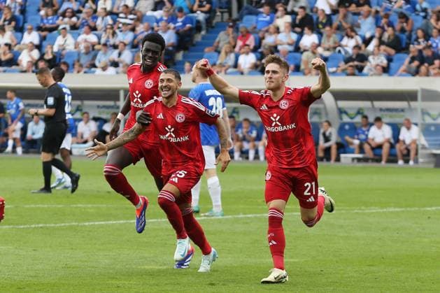 04 08 2024, xtvx, Fußball 2 Bundesliga, SV Darmstadt 98 Fortuna Düsseldorf emspor, v l Goal scored, Tor zum 0 2 Tim Rossmann Fortuna Duesseldorf Torjubel, Goal celebration, celebrate the goal, celebrates scoringJoshua Quarshie Fortuna Duesseldorf Matthias Zimmermann Fortuna Duesseldorf Tim Rossmann Fortuna Duesseldorf DFL DFB REGULATIONS PROHIBIT ANY USE OF PHOTOGRAPHS as IMAGE SEQUENCES and or QUASI VIDEO Darmstadt