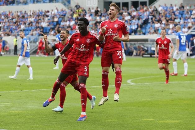 04 08 2024, xtvx, Fußball 2 Bundesliga, SV Darmstadt 98 Fortuna Düsseldorf emspor, v l Goal scored, Tor zum 0 2 Tim Rossmann Fortuna Duesseldorf Torjubel, Goal celebration, celebrate the goal, celebrates scoringJoshua Quarshie Fortuna Duesseldorf Matthias Zimmermann Fortuna Duesseldorf Tim Rossmann Fortuna Duesseldorf DFL DFB REGULATIONS PROHIBIT ANY USE OF PHOTOGRAPHS as IMAGE SEQUENCES and or QUASI VIDEO Darmstadt