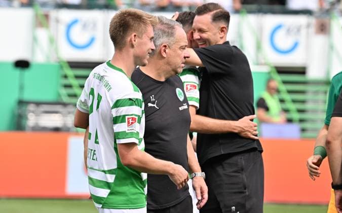 04 08 2024 Soccer Season 2024 2025 2 Soccer Bundesliga 01 Matchday SpVgg Greuther Fürth Kleeblatt SC Preußen Münster Sportfoto Zink xwoxzix DFL regulations prohibit any use of photographs as image sequences and or quasi video only for editorial use Gian Luca Gian Luca Itter 27, SpVgg Greuther Fürth Alexander Zorniger Coach SpVgg Greuther Fürth after the end of the match