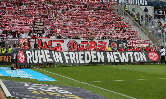 04 08 2024, xtvx, Fußball 2 Bundesliga, SV Darmstadt 98 Fortuna Düsseldorf emspor, v l nach dem Spiel, after the match Transparent Mannschaft Duessledorf DFL DFB REGULATIONS PROHIBIT ANY USE OF PHOTOGRAPHS as IMAGE SEQUENCES and or QUASI VIDEO Darmstadt