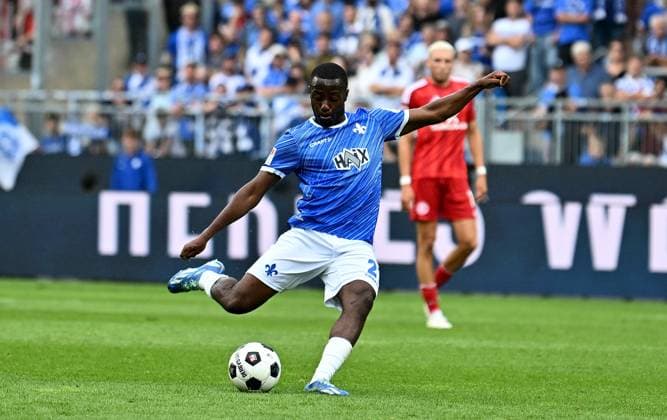 04 08 2024, xfux, Fussball 2 Bundesliga, SV Darmstadt 98 Fortuna Düsseldorf emspor, v l Merveille Papela SV Darmstadt 98 DFL DFB REGULATIONS PROHIBIT ANY USE OF PHOTOGRAPHS as IMAGE SEQUENCES and or QUASI VIDEO Licensing of the photographic work to SV Darmstadt 1898 e V and subsidiaries is not permitted No release of or sale to SV Darmstadt 1898 e V Darmstadt