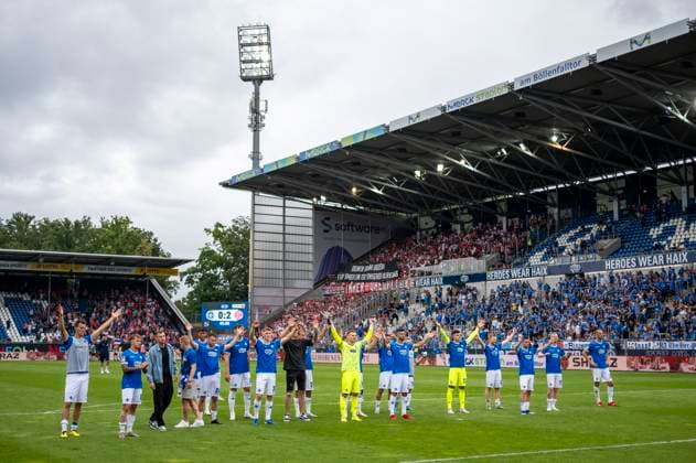 04 08 2024, xfux, Fußball 2 Bundesliga, SV Darmstadt 98 Fortuna Düsseldorf emspor, v l Spieler von SV Darmstadt 98 und Marcel Schuhen SV Darmstadt 98 enttaeuscht, enttaeuscht schauend, dissapointed DFL DFB REGULATIONS PROHIBIT ANY USE OF PHOTOGRAPHS as IMAGE SEQUENCES and or QUASI VIDEO A licensing of the photographic work to SV Darmstadt 1898 e V as well as subsidiaries is not permitted No release of or sale to SV Darmstadt 1898 e V Darmstadt
