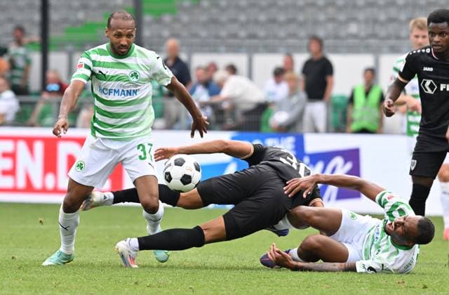 04 08 2024 Soccer Season 2024 2025 2 Soccer Bundesliga 01 Matchday SpVgg Greuther Fürth Kleeblatt SC Preußen Münster Sportfoto Zink xwoxzix DFL regulations prohibit any use of photographs as image sequences and or quasi video only for editorial use Julian Green 37, SpVgg Greuther Fürth Etienne Amenyido 30, Preußen Münster Marlon Mustapha 8, SpVgg Greuther Fürth