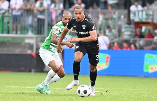 04 08 2024 Soccer Season 2024 2025 2 Soccer Bundesliga 01 Matchday SpVgg Greuther Fürth Kleeblatt SC Preußen Münster Sportfoto Zink xwoxzix DFL regulations prohibit any use of photographs as image sequences and or quasi video only for editorial use Julian Green 37, SpVgg Greuther Fürth Etienne Amenyido 30, Preußen Münster