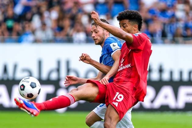 Emmanuel Iyoha Fortuna Duesseldorf , 19 in duel with Matthias Bader SV Darmstadt 98, 26 , GER, SV Darmstadt 98 vs Fortuna Duesseldorf, Soccer, 2 Bundesliga, 1 Matchday, Season 2024 2025, 04 08 2024 DFL REGULATIONS PROHIBIT ANY USE OF PHOTOGRAPHS as IMAGE SEQUENCES and or QUASI VIDEO GER, SV Darmstadt 98 vs Fortuna Duesseldorf, Football, 2 Bundesliga, 1 Matchday, Season 2024 2025, 04 08 2024 Darmstadt Copyright: xEibner-Pressefoto FlorianxWieganx EP_FWD