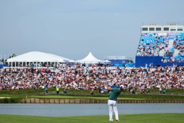Paris 2024 Olympic Games, Olympische Spiele, Olympia, OS Le Golf National, Paris, France 4 8 2024 Men s Individual Stroke Play Ireland™s Rory McIlroy takes his 2nd shot on the 15th which landed in the water Rory McIlroy takes his 2nd shot on the 15th which landed in the water 4 8 2024  Copyright: x INPHO JamesxCrombiex JRY16409
